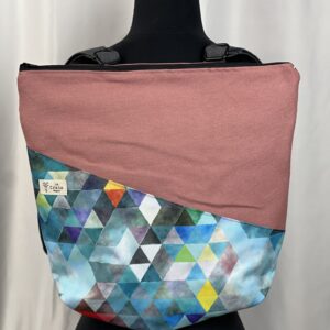 Mochila MAWENZI-TRIANGLES-ROSA.