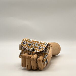 Monedero APONI-triángulo amarillo.