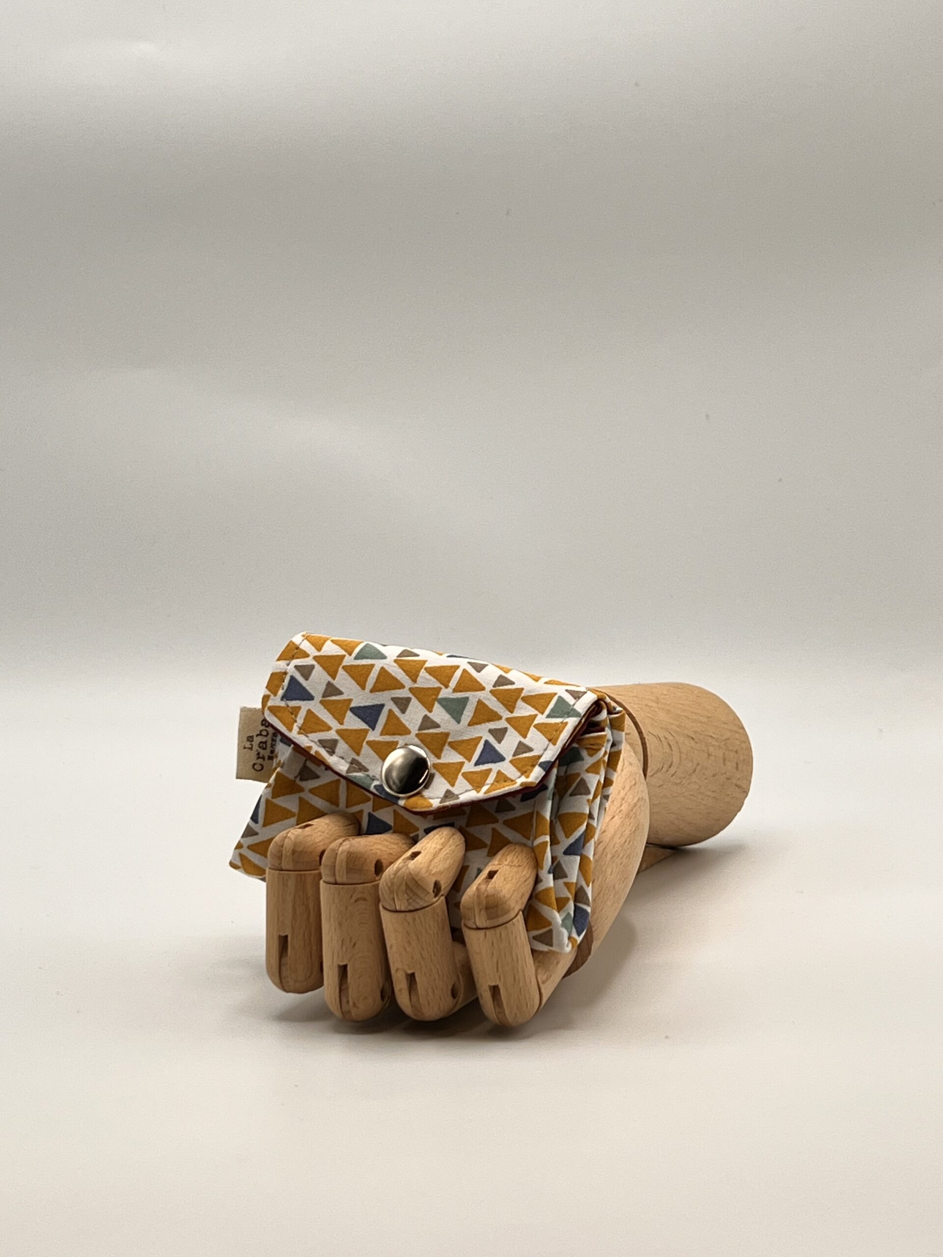 Monedero APONI-triángulo amarillo.