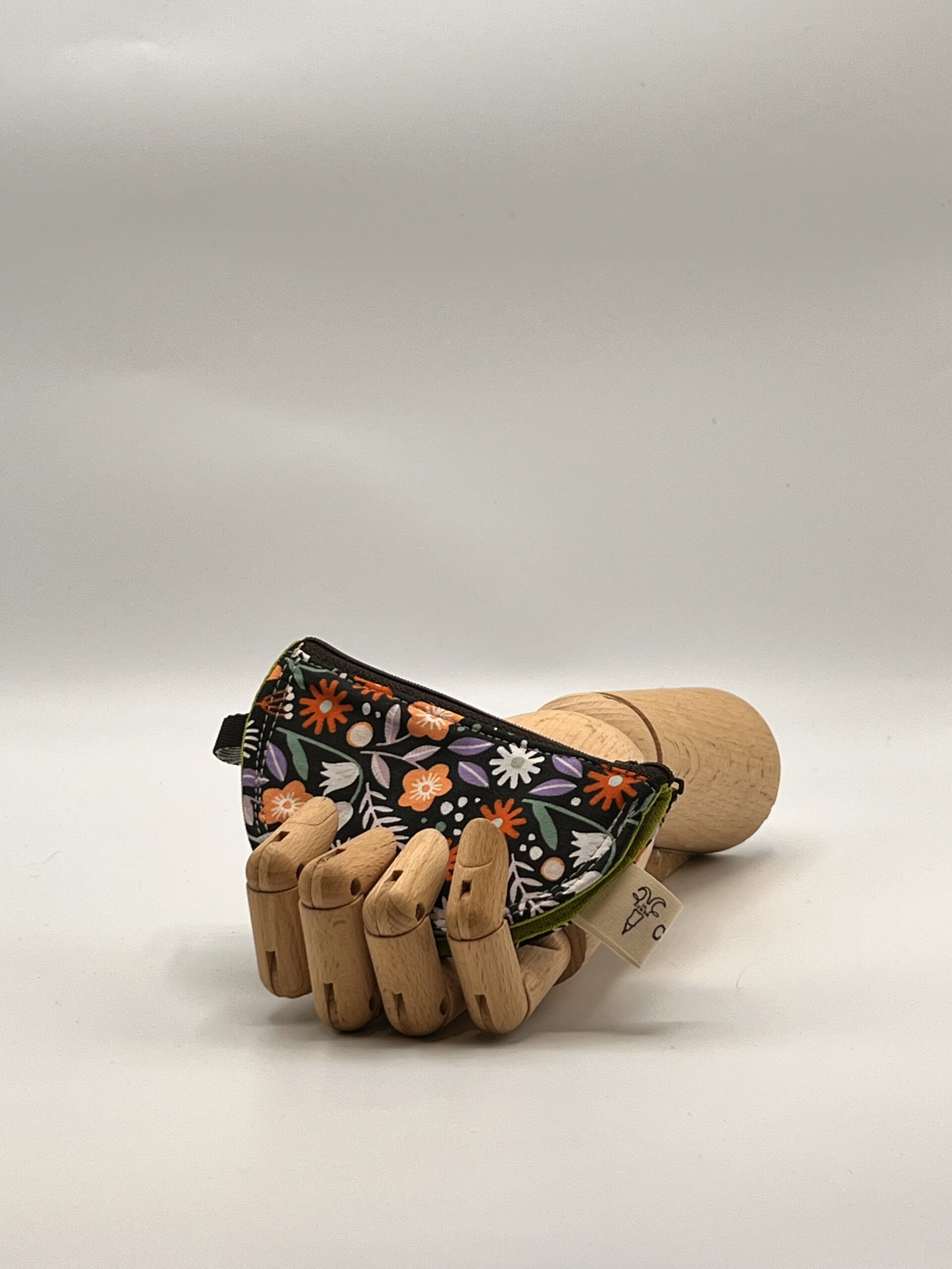 Monedero LIRA-flores negro.