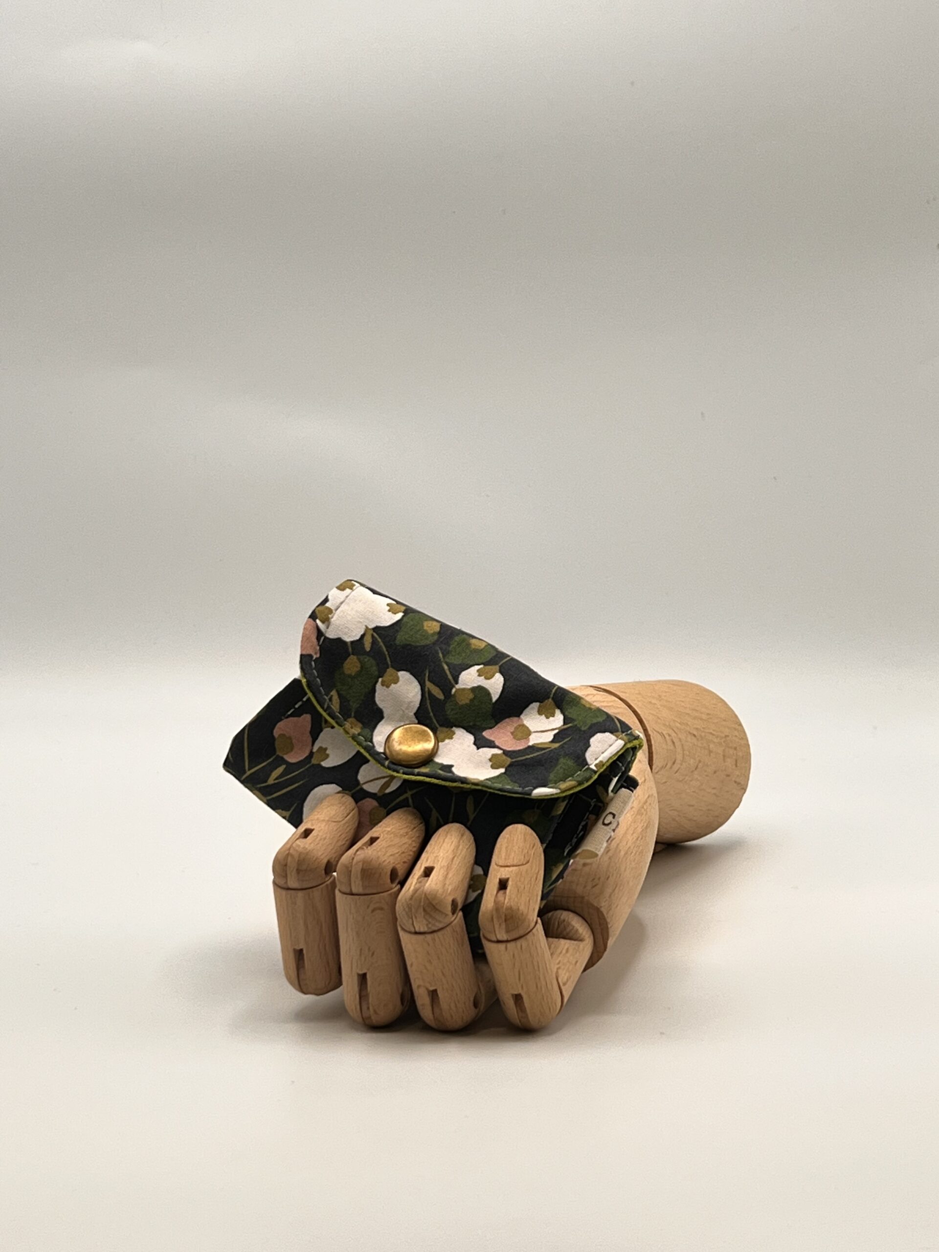 Monedero APONI-flores.