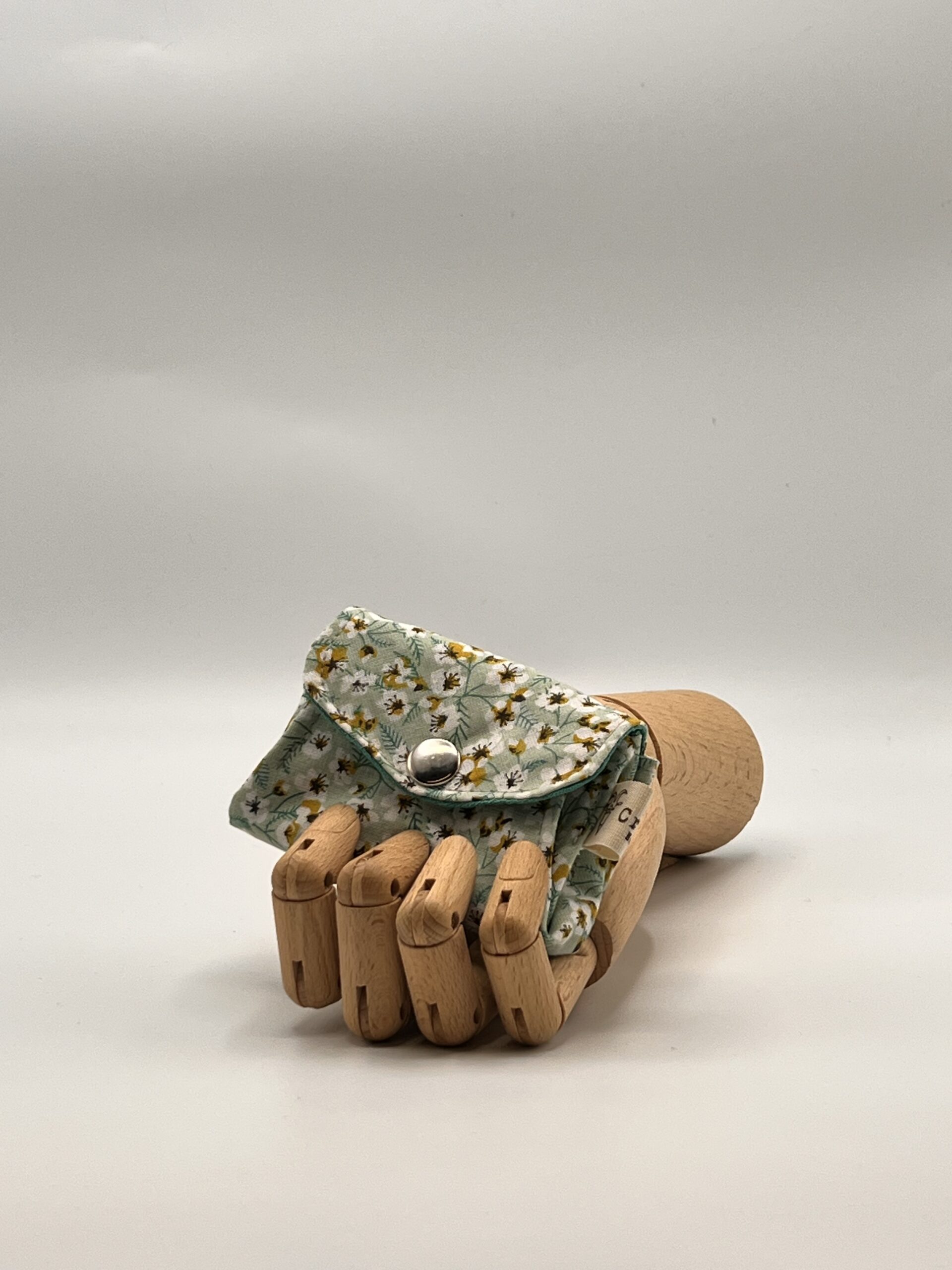 Monedero APONI-flor almendro celeste.