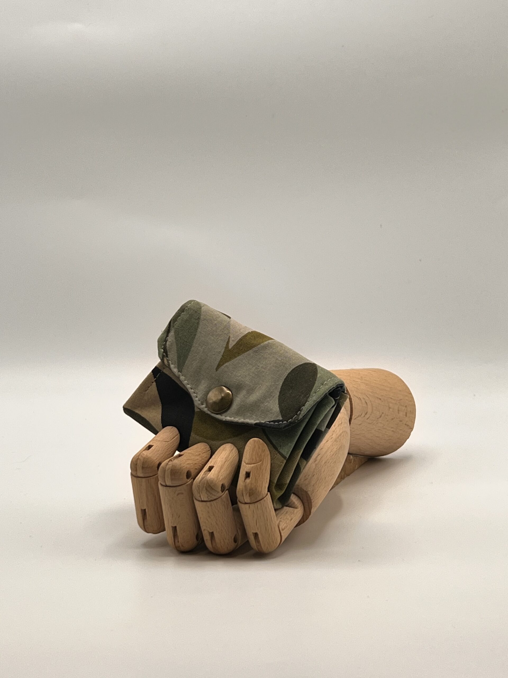 Monedero APONI-hojas.