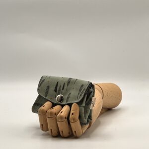 Monedero APONI-plumas verdes.