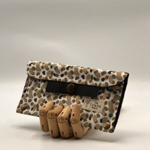 Cartera ZURI-motas marrones.