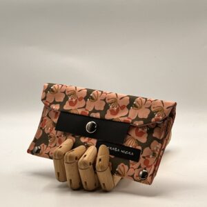 Cartera ZURI-flor rosa.