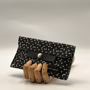 Cartera ZURI-triángulo negro.