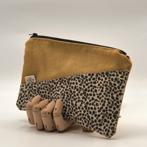 MONEDERO-NECESER-TIERRAU. Mostaza topo beig.