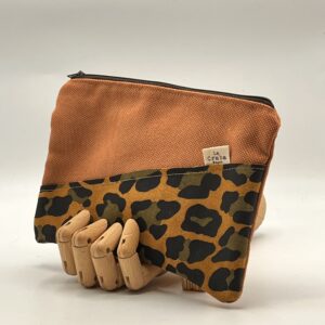 MONEDERO-NECESER-TIERRAU. Teja leopardo mostaza.