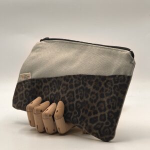 MONEDERO-NECESER-TIERRAU. Azul leopardo Marrón.