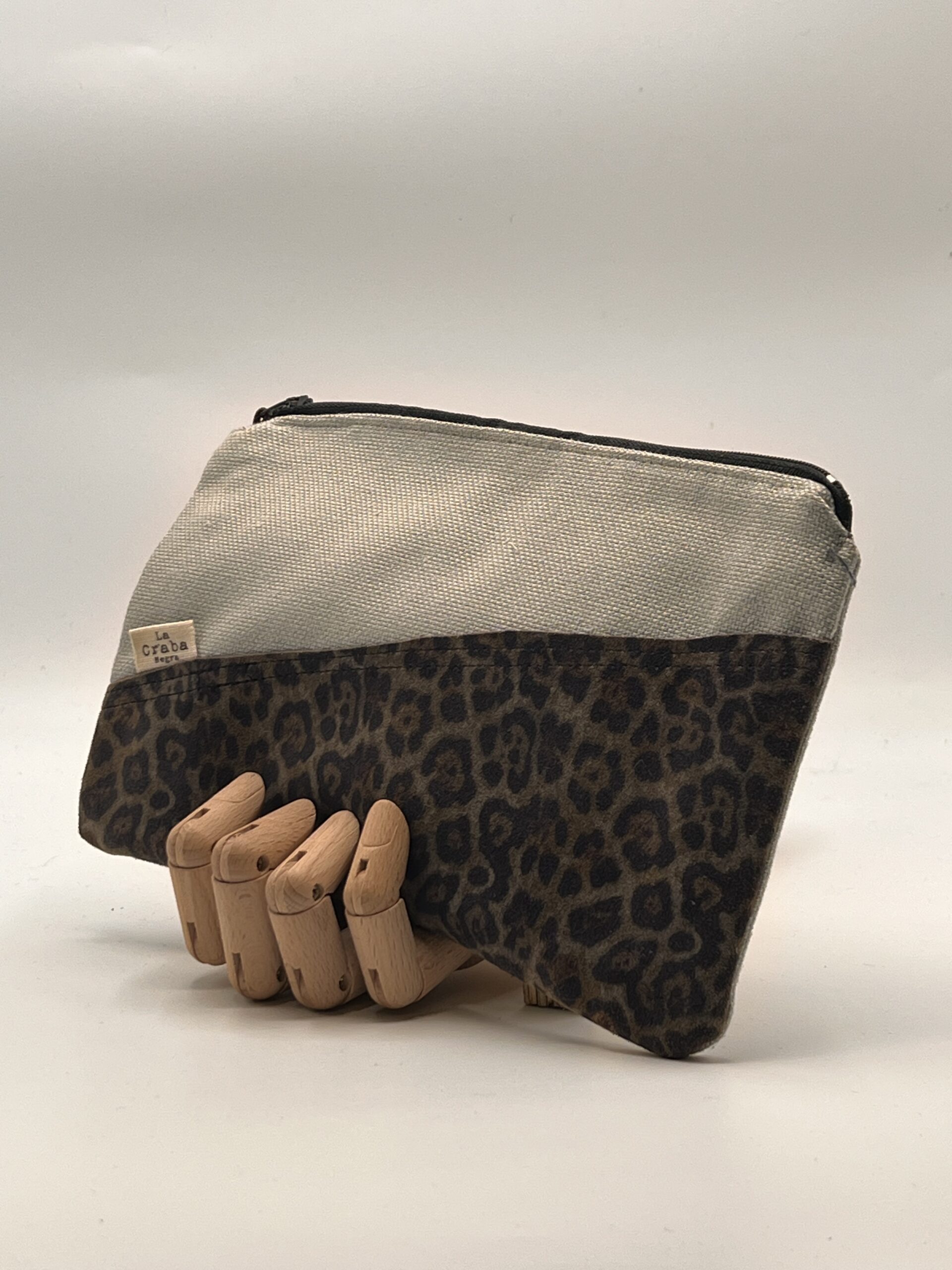 MONEDERO-NECESER-TIERRAU. Azul leopardo Marrón.