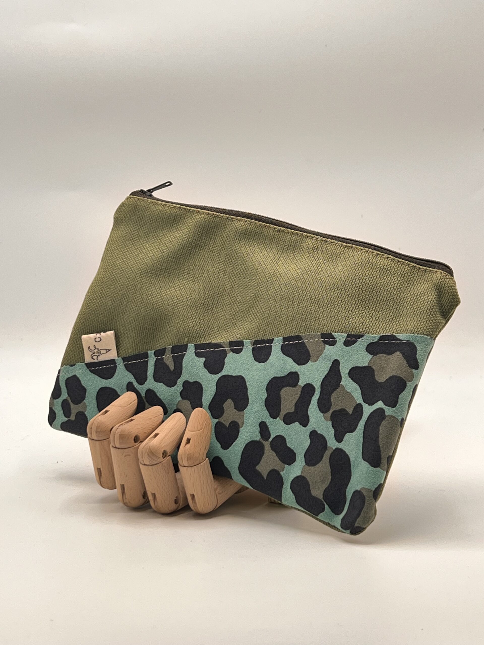 MONEDERO-NECESER-TIERRAU. Verde leopardo azul.