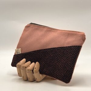 MONEDERO-NECESER-TIERRAU. Rosa topo granate.