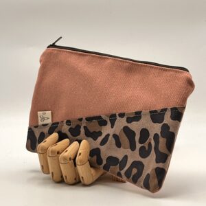 MONEDERO-NECESER-TIERRAU. Rosa leopardo marrón.