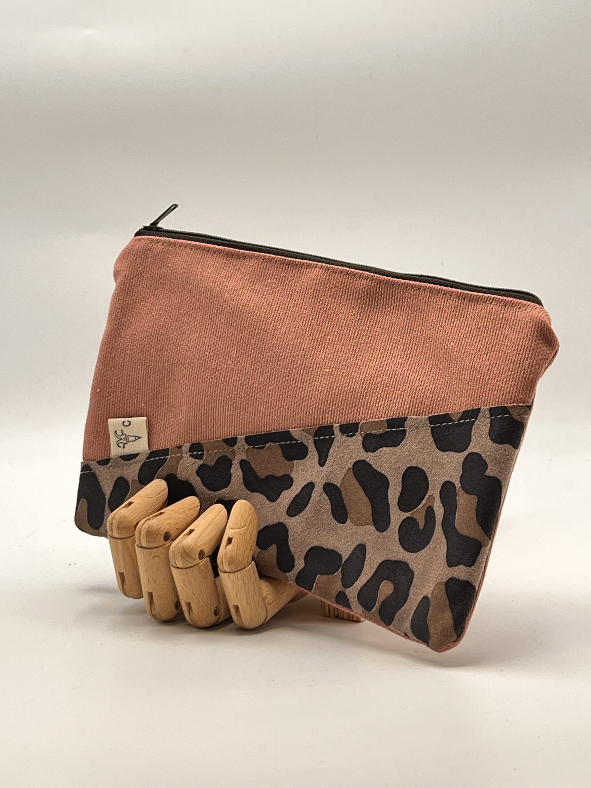 MONEDERO-NECESER-TIERRAU. Rosa leopardo marrón.