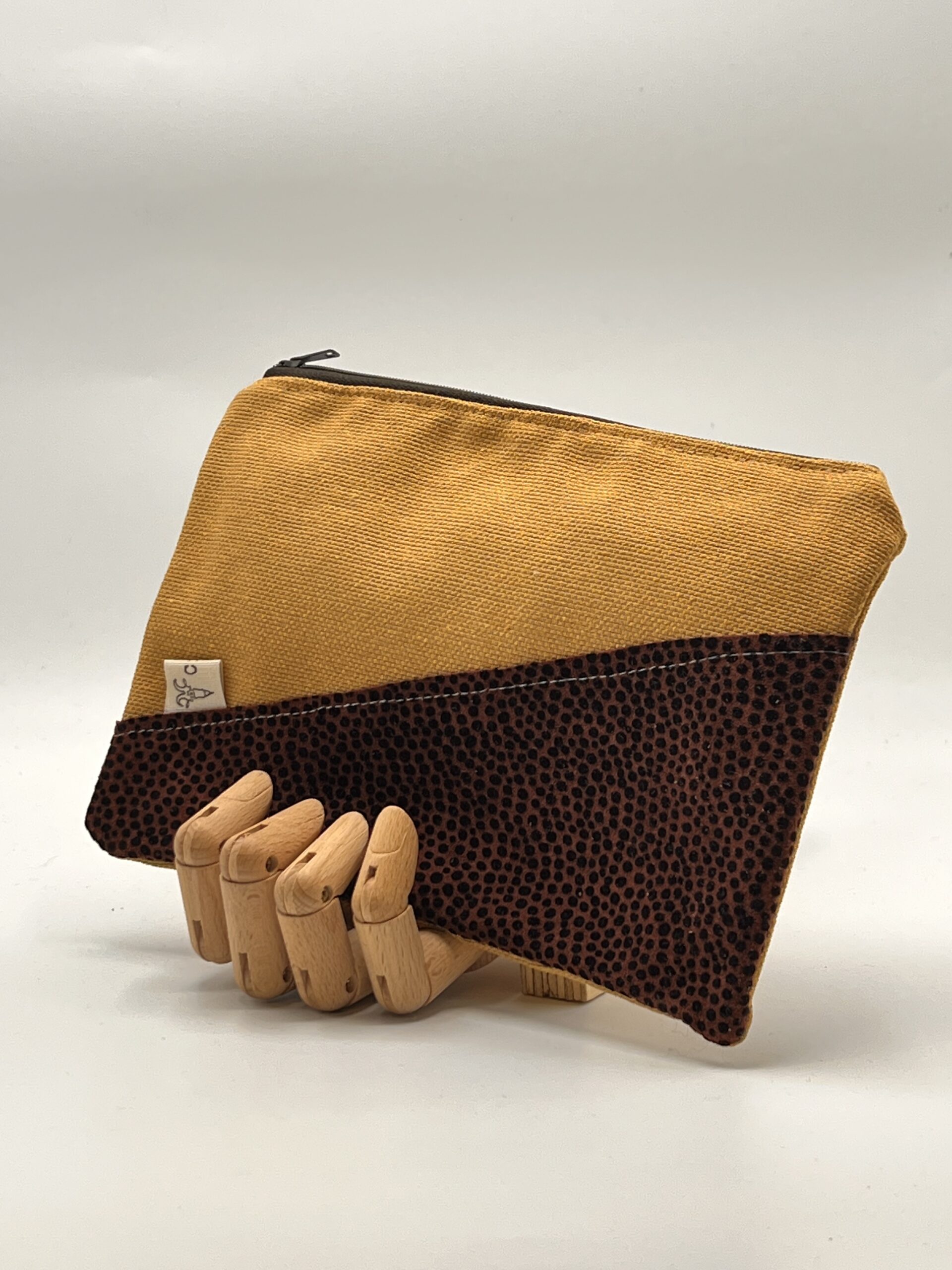 MONEDERO-NECESER-TIERRAU. Mostaza topos granate.