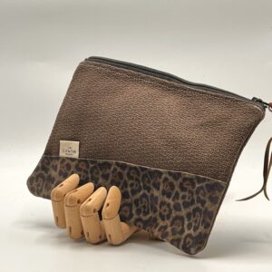 MONEDERO-NECESER-TIERRAU. Marrón leopardo.