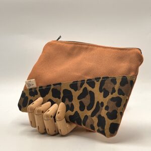 MONEDERO-NECESER-TIERRAU.Teja leopardo mostaza.