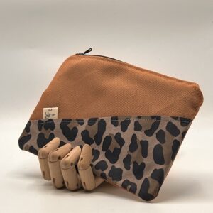 MONEDERO-NECESER-TIERRAU. Teja leopardo marrón.