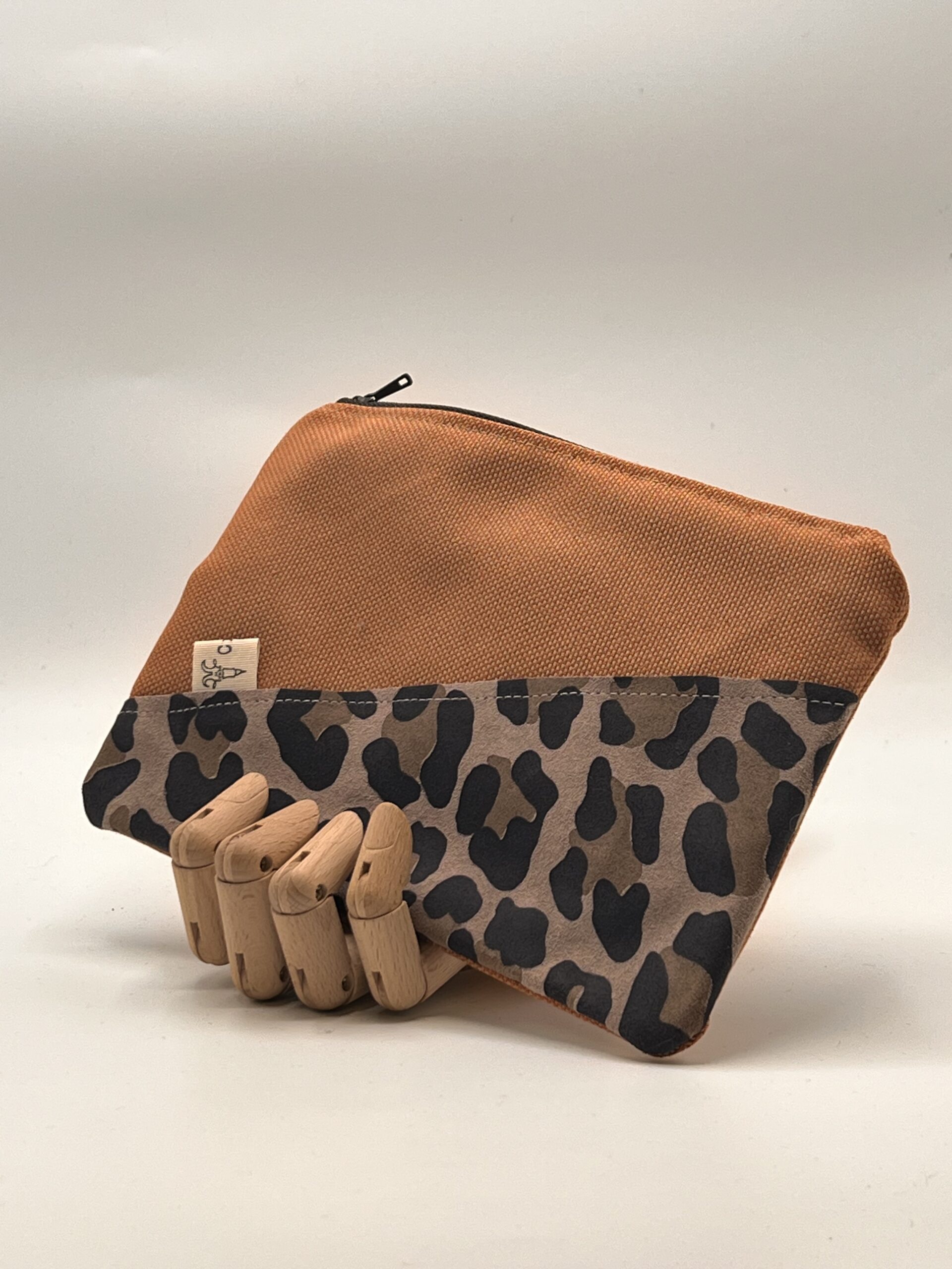 MONEDERO-NECESER-TIERRAU. Teja leopardo marrón.